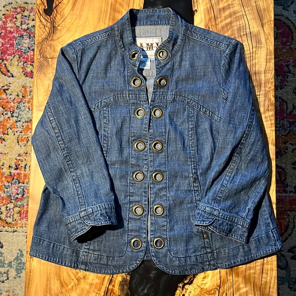 Ami Jackets & Blazers - Ami Lightweight Jean Jacket w/Bracelet Length Sleeves, Hidden Hook & Loops. Sz L